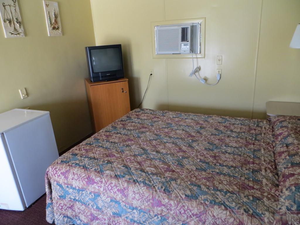 Travelers Inn Okeechobee Szoba fotó