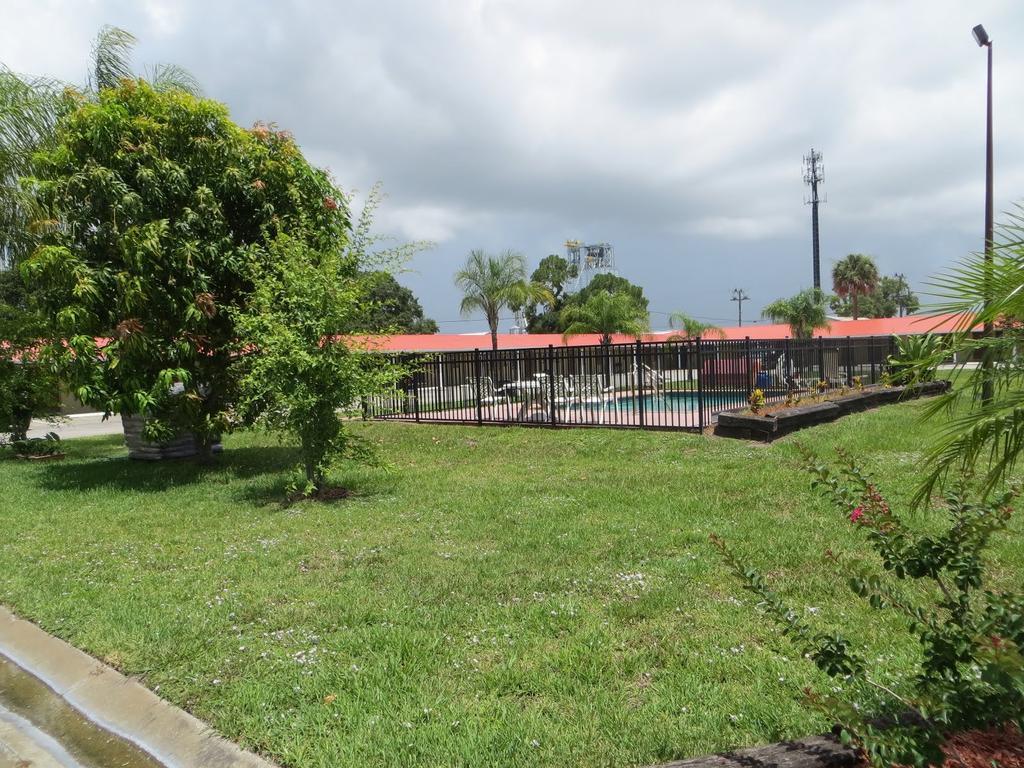 Travelers Inn Okeechobee Kültér fotó